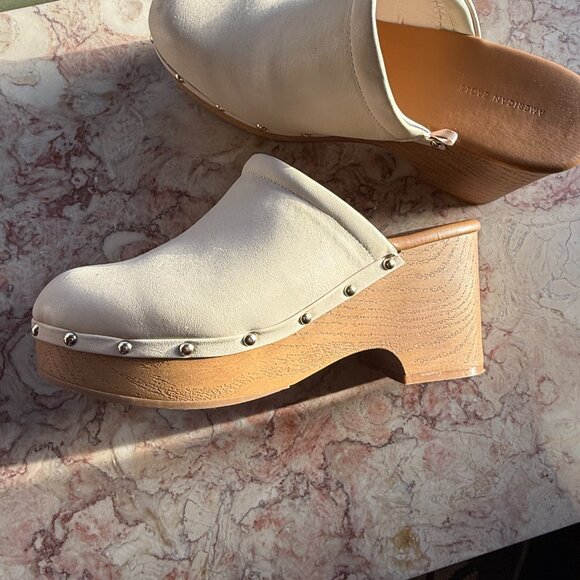 AE Women's Bohemian Heeled Clog - Picture 4 of 8